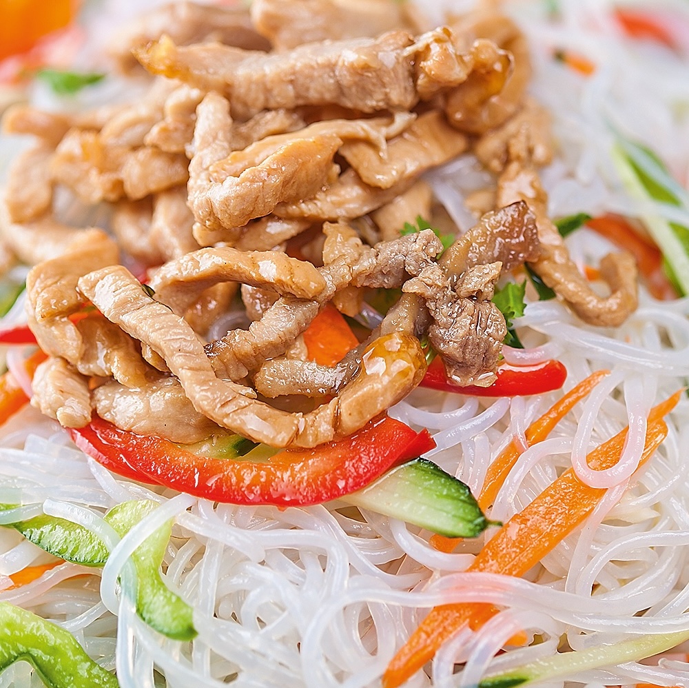 101 Салат из фунчозы со свининой и овощами